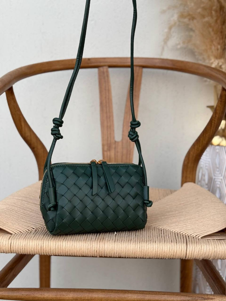 Available again✨✨✨
BOTTEGA VENETA
18cm
330 dhs🇦🇪
Top quality 
With box🎁
Zain167
♥️♥️♥️