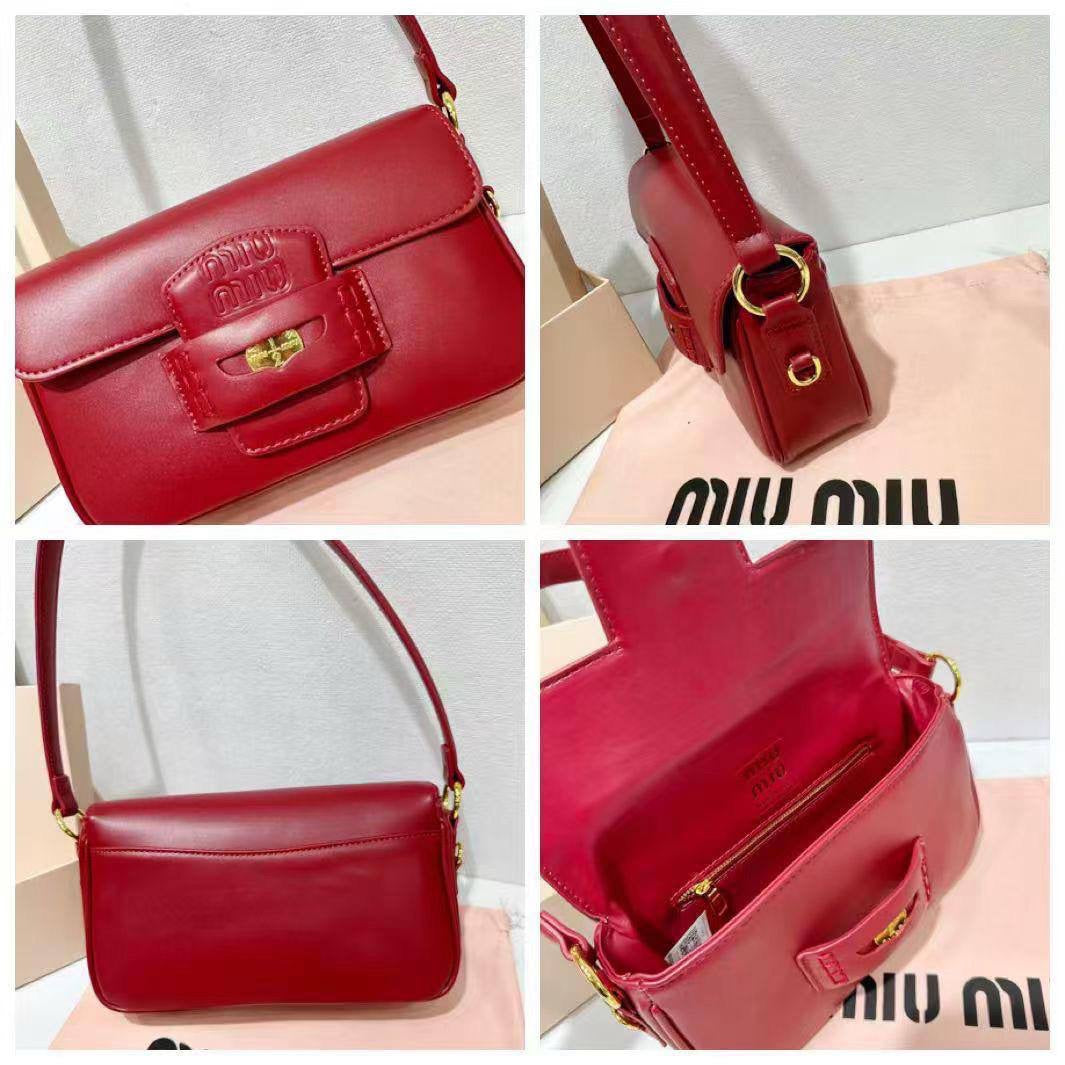 MIU MIU
23*13.5*5cm
With box 
🎁🎁🎁
90 dhs🇦🇪
Zain17
♥️♥️♥️