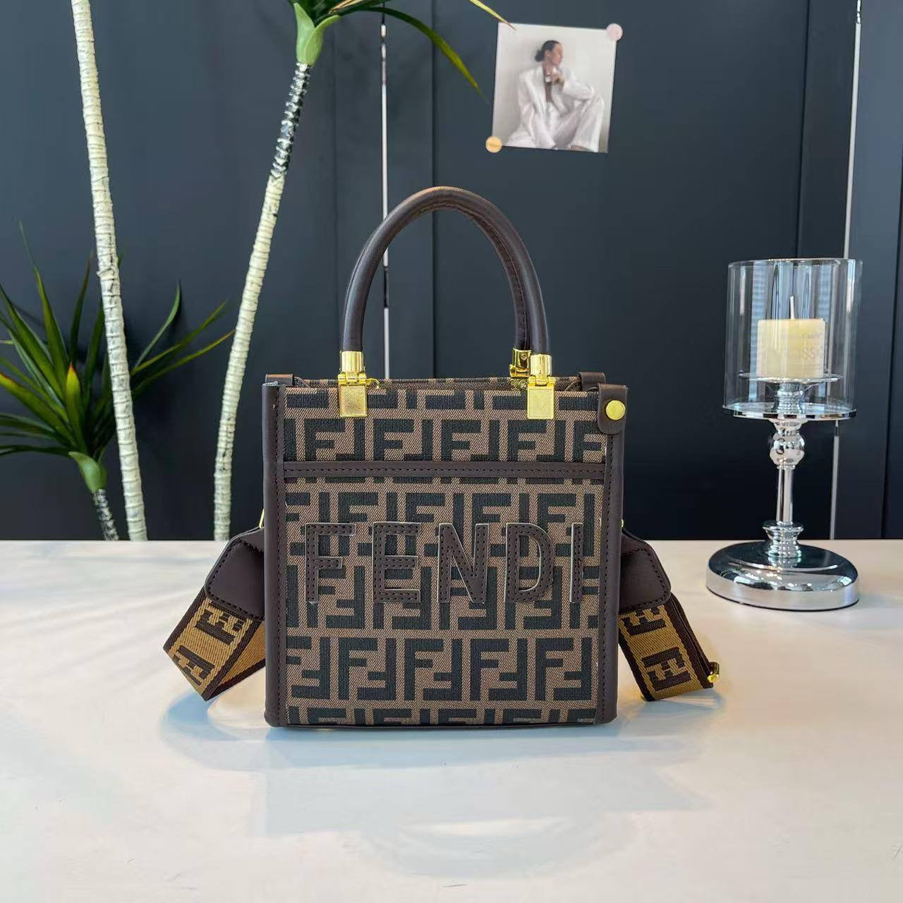 Fendi
19*19*7 cm
75 dhs🇦🇪
Zain17
♥️♥️♥️