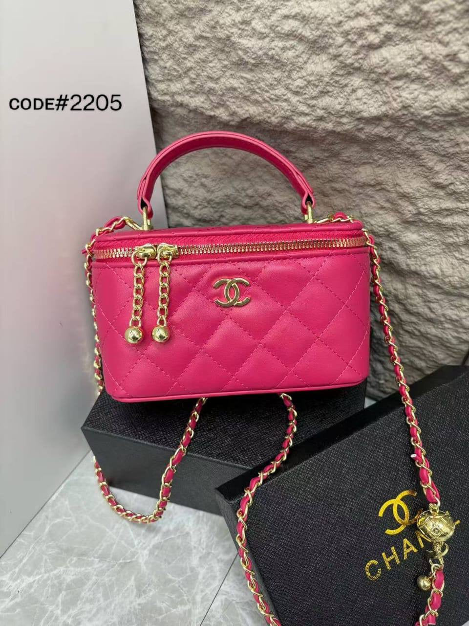 Chanel VANITY
ᴛᴏᴘ ʜᴀɴᴅʟᴇ ʙᴀɢ
ᴍᴀᴛᴛᴇ ʟᴇᴀᴛʜᴇʀ ᴍᴀᴛᴇʀɪᴀʟ
ɢᴏʟᴅ ʜᴀʀᴅᴡᴀʀᴇ ʟᴏɴɢ ᴄʜᴀɪɴ
sɪᴢᴇ : 18.5 cm
ᴡɪᴛʜ BOX
🎁🎁🎁
70 dhs🇦🇪
Zain31
♥️♥️♥️