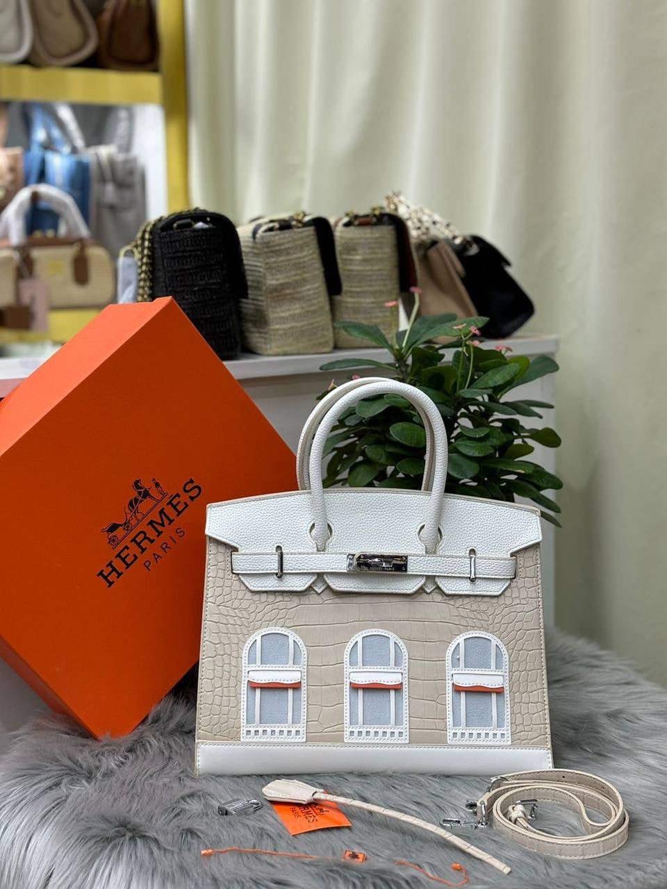 HERMES
SIZE……….25CM
130 dhs🇦🇪
with BOX
🎁🎁🎁
Zain244
♥️♥️♥️