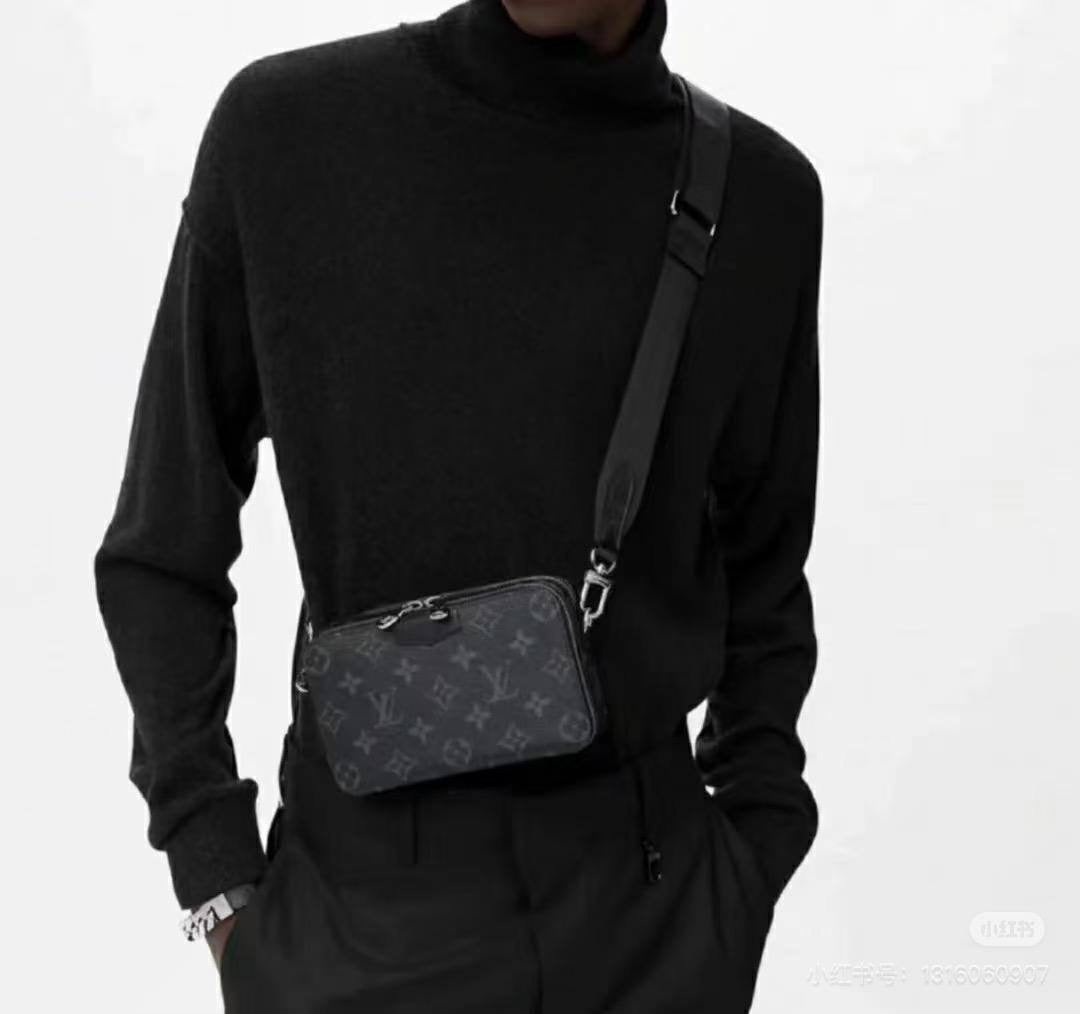 Louis Vuitton
LV Master
Crossbody bag 
200 dhs🇦🇪
With Original Box🎁
Zain33
♥️♥️♥️