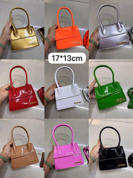 🎉Offer🎊  JACQUEMUS
Size : 17 * 13 cm
55 dhs🇦🇪
Zain115
♥️♥️♥️