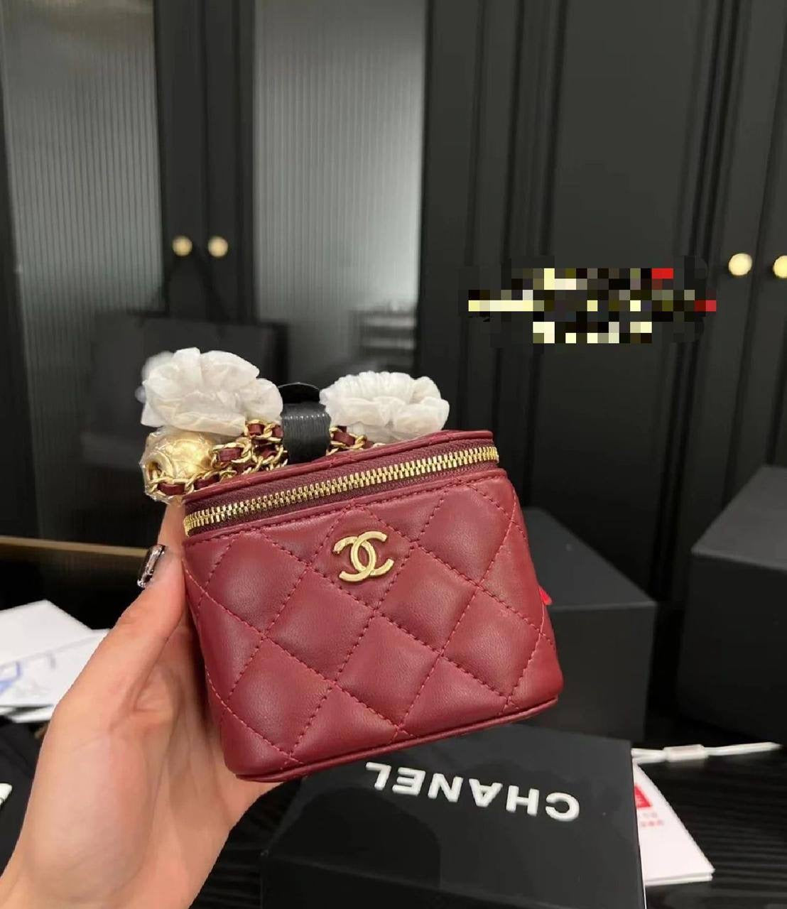 Chanel mini
Size :10 * 8 cm
95 dhs🇦🇪
with box 🎁
Zain115
♥️♥️♥️