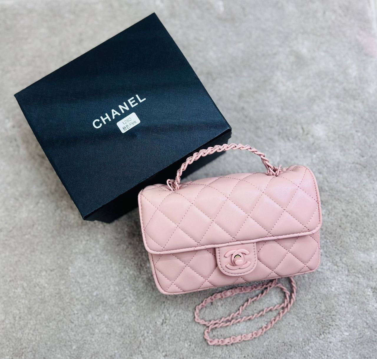 CHANEL 
GOOD QUALITY 
90 dhs🇦🇪
WITH BOX 
🎁🎁🎁
Zain28
♥️♥️♥️