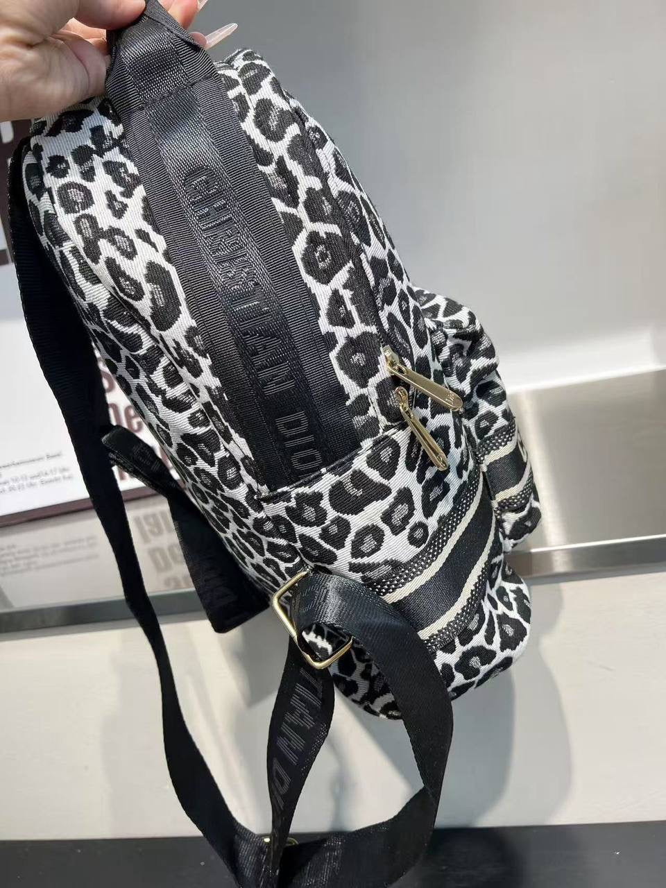 CHRISTIAN DIOR ✦ FENDI
ᴄʟᴀssɪᴄ ᴘʀɪɴᴛ ʟᴏɢᴏ
BAGPACK / KNAPSACK
sɪᴢᴇ: 30 cm
75 dhs🇦🇪
Zain31
♥️♥️♥️