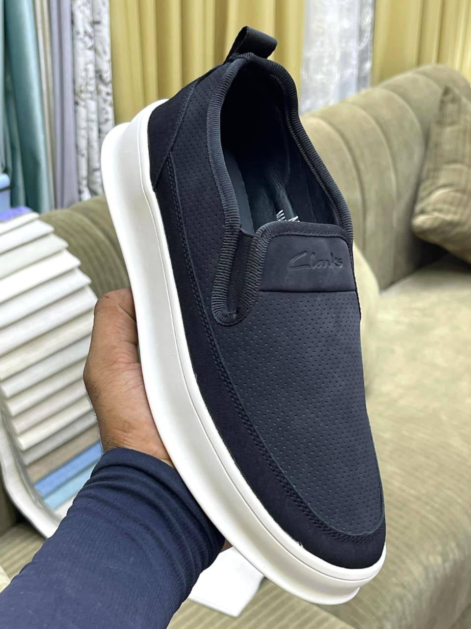 Timberland 75
Size 40 to 44 
Clark shoes 
110 dhs🇦🇪
Zain27
♥️♥️♥️