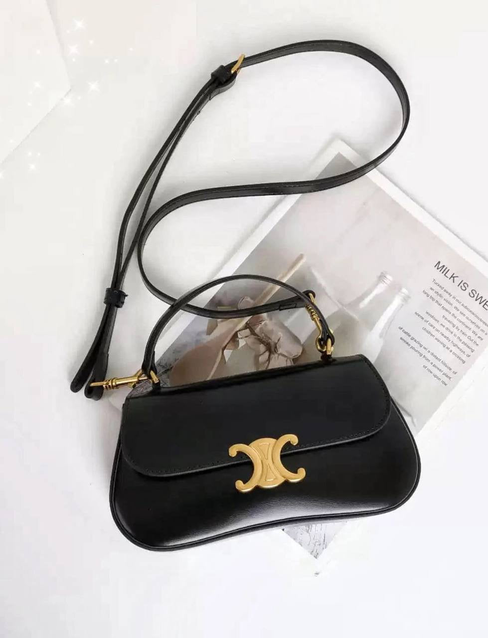 Celine
90 dhs🇦🇪
Good quality
 with box
🎁🎁🎁
Zain35
♥️♥️♥️