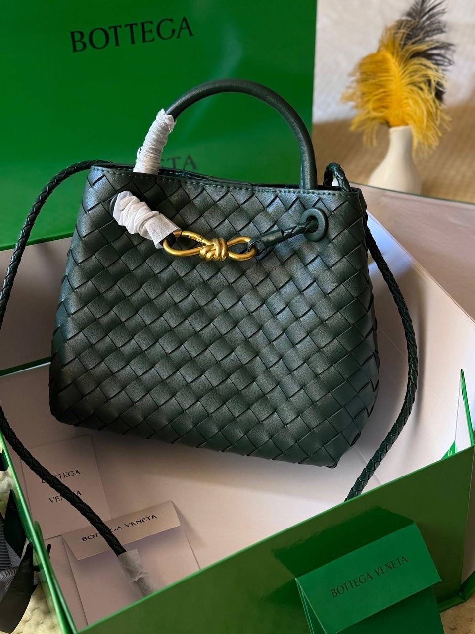 BOTTEGA VENETA
25cm
340 dhs🇦🇪
30cm
350 dhs🇦🇪
Top quality 
With box
🎁🎁🎁
Zain167
♥️♥️♥️