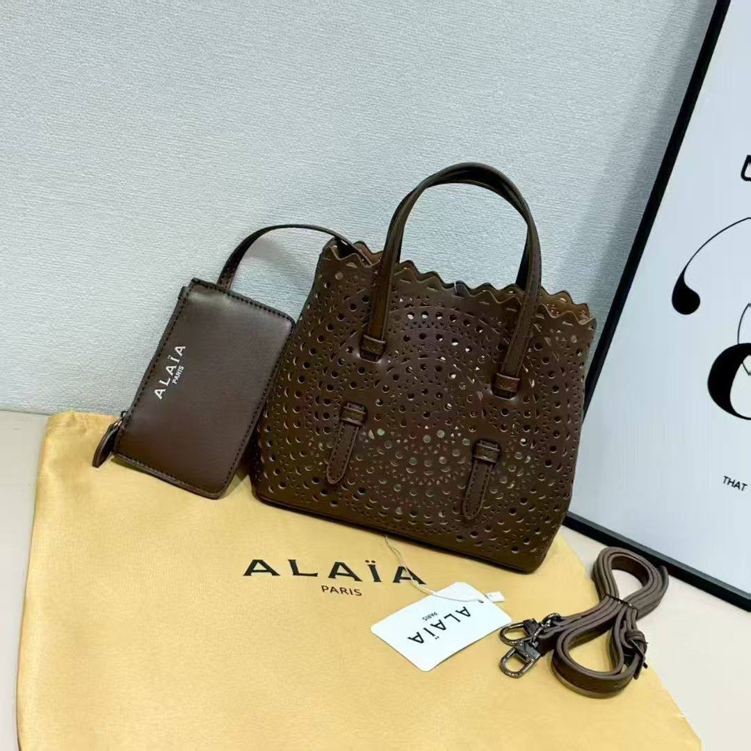 Alaia
With box 
🎁🎁🎁
95 dhs🇦🇪
Zain143
♥️♥️♥️