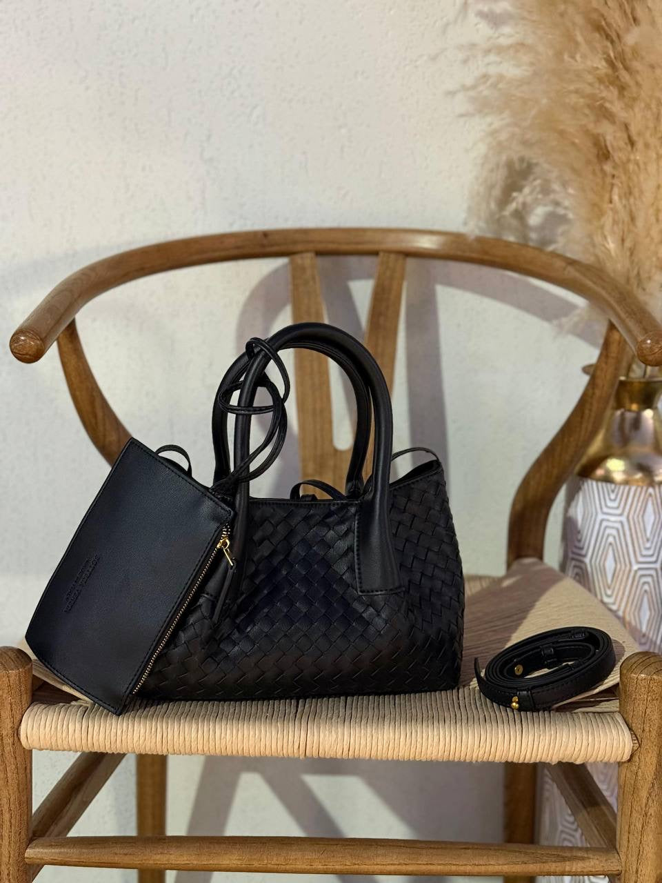 New Collection✨✨✨
BOTTEGA VENETA
25cm
350 dhs🇦🇪
Top quality 
With box🎁
Zain167
♥️♥️♥️