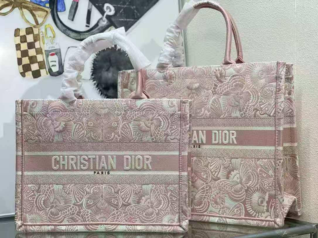 DIOR TOTE BAG 
Master 
#36cm
320 dhs🇦🇪
#42cm 
340 dhs🇦🇪
Zain228
♥️♥️♥️