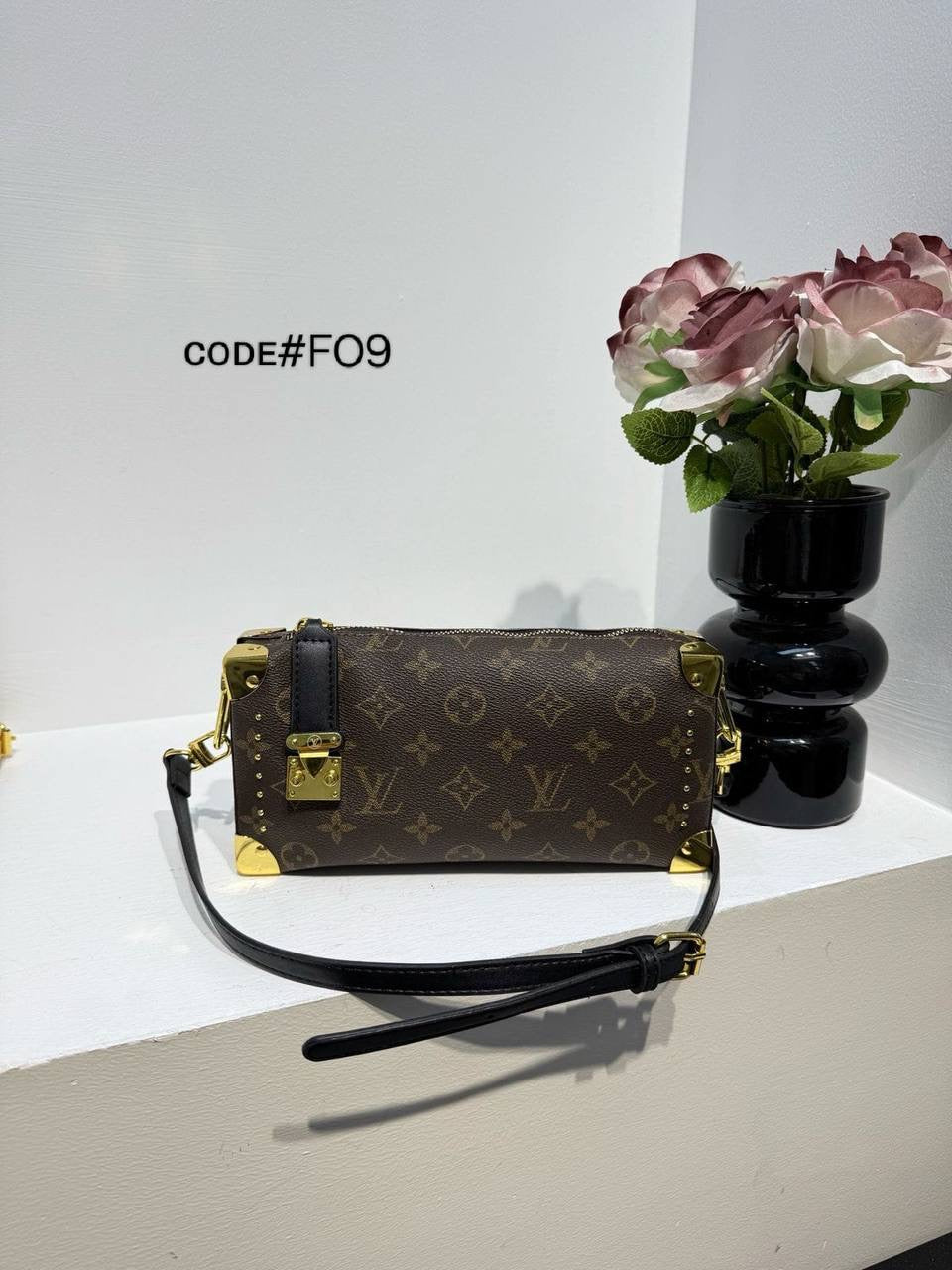 LV
ᴛʀᴜɴᴋ ᴄʀᴏssʙᴀɢ
ᴡɪᴛʜ ʟᴏɴɢ ʙᴇʟᴛ sᴛʀᴀᴘ
ᴍᴏɴᴏɢʀᴀᴍ ʟᴇᴀᴛʜᴇʀ
sɪᴢᴇ : 23  cm
70 dhs🇦🇪
Zain31
♥️♥️♥️