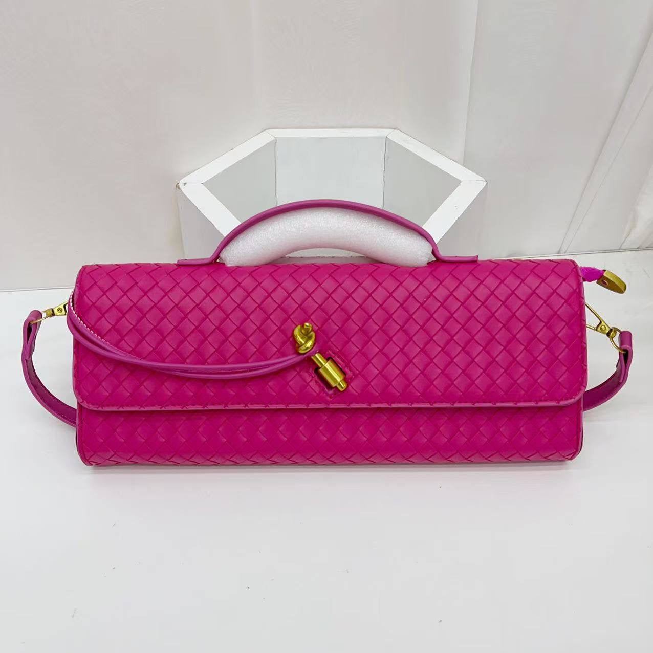 Bottega
65 dhs🇦🇪
Zain22
♥️♥️♥️