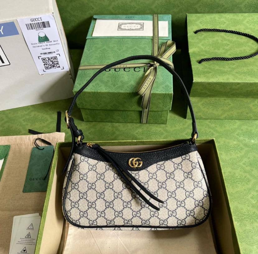 Gucci
90 dhs🇦🇪
with box
🎁🎁🎁
size 24cm
Zain26
♥️♥️♥️