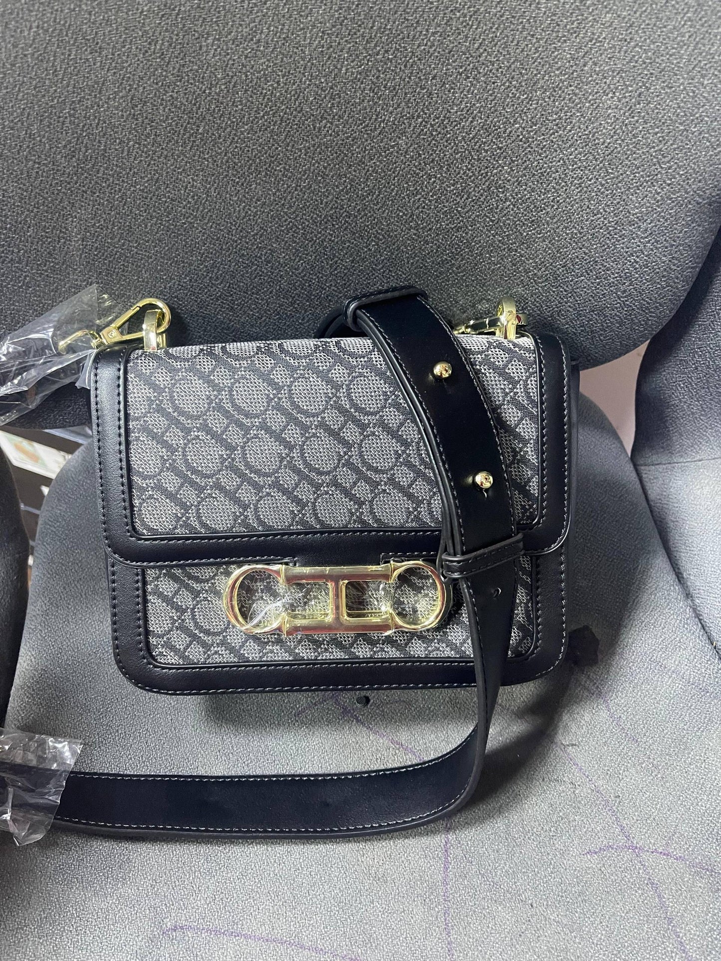 CH
High Quality 
with box 
🎁🎁🎁
95 dhs🇦🇪
Zain136
♥️♥️♥️