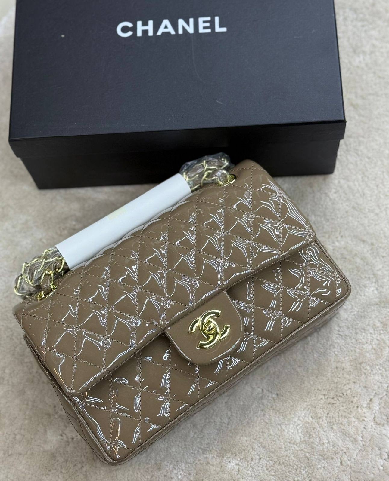 CHANEL CLASSIC GLOSSY 
VERY GOOD QUALITY 
110 dhs🇦🇪
WITH BOX 
🎁🎁🎁
Zain28
♥️♥️♥️