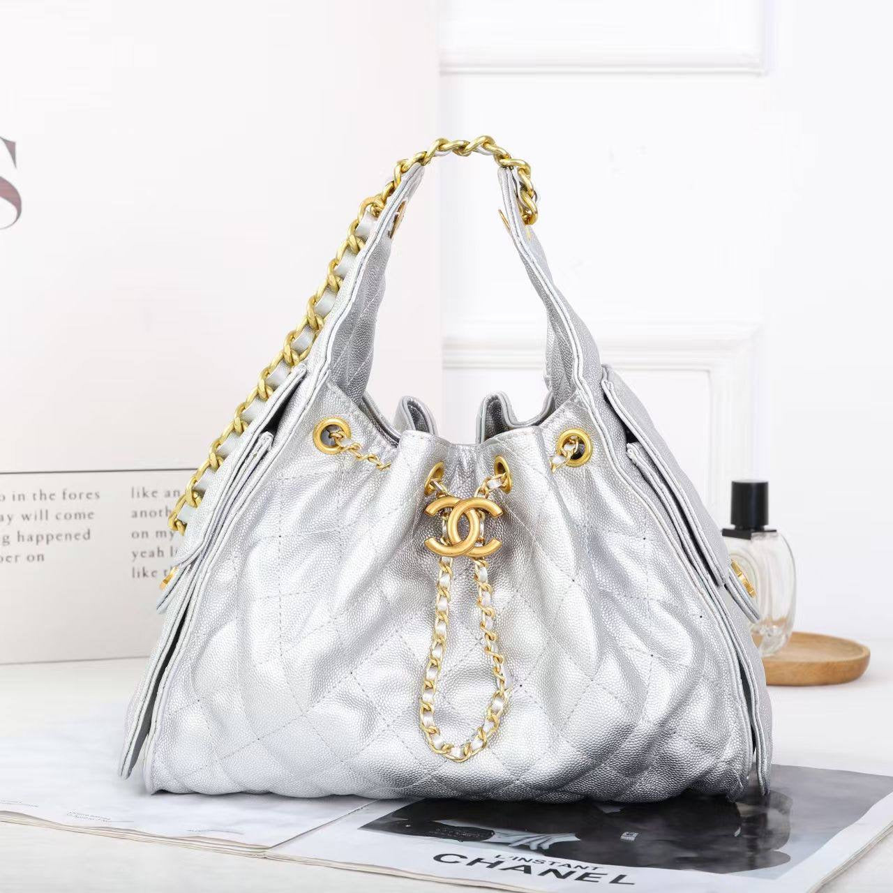 CHANEL
SIZE  ………26 CM 
110 dhs🇦🇪
Zain244
♥️♥️♥️
