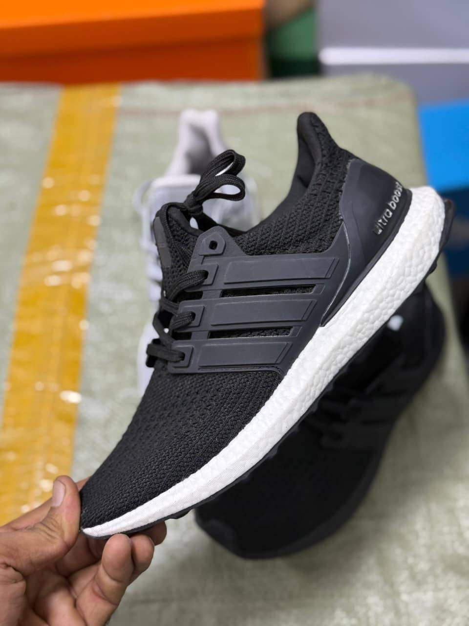 Adidas ultraboost 
Size 40 to 45 
100 dhs🇦🇪
Zain27
♥️♥️♥️