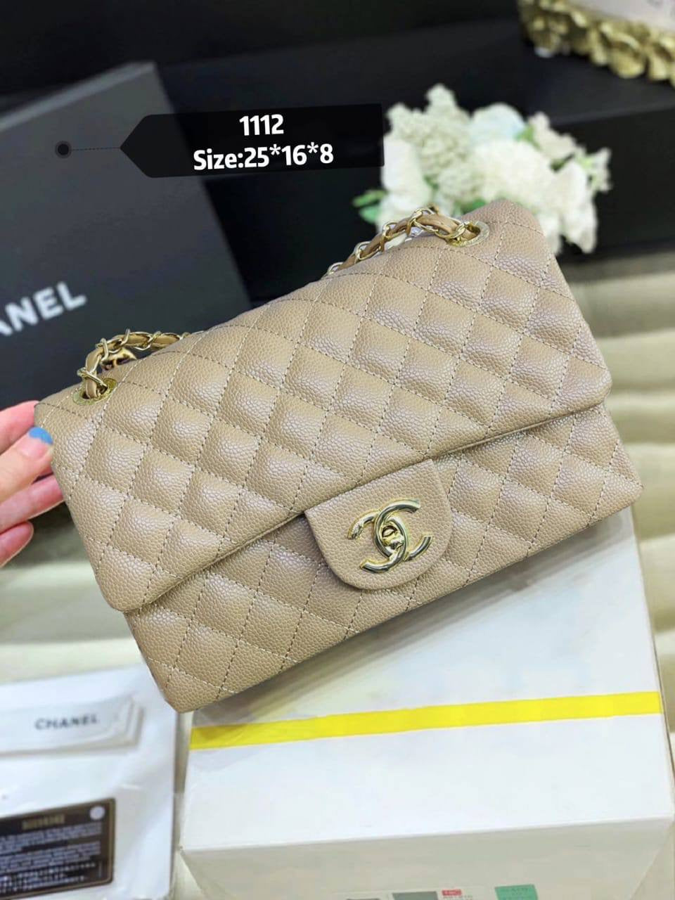 Chanel
with box
105 dhs🪙
Zain46
💕💕💕