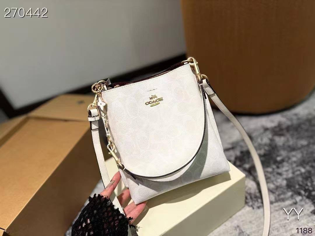 offer Coach Mollie / YSL
Size: 21.5 * 20.5  cm
80 dhs🇦🇪
with box🎁
Zain115
♥️♥️♥️