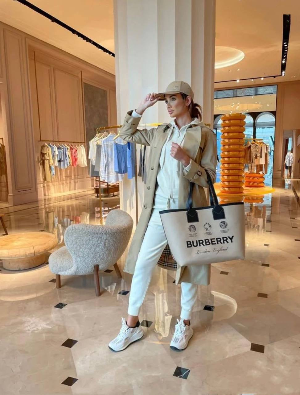 BURBERRY
GOOD QUALITY 
85 dhs🇦🇪
Zain39
♥️♥️♥️