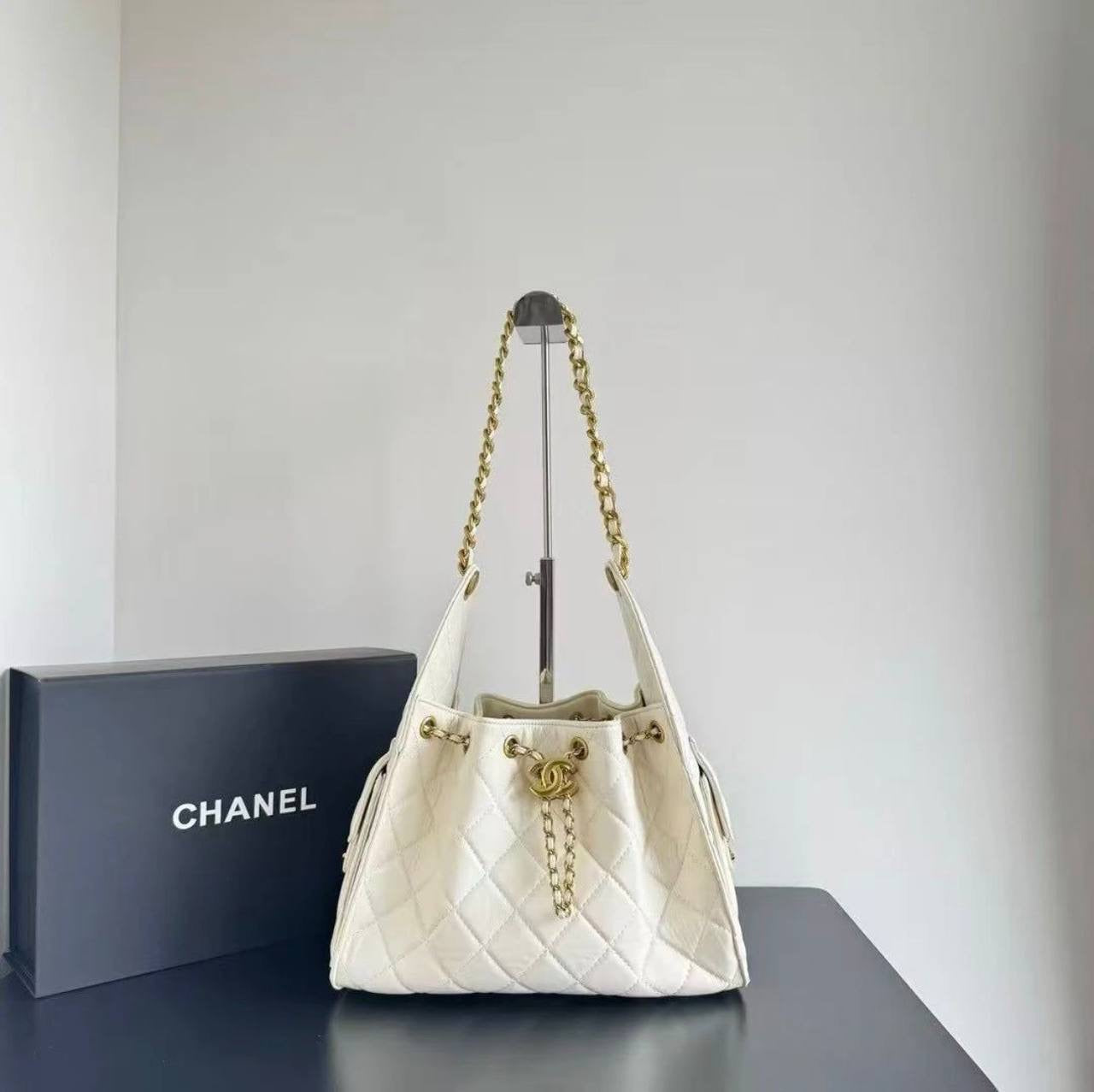 CHANEL 
Master 
WITH BOX 
🎁🎁🎁
210 dhs🇦🇪
Check with K 👉Q
Zain39
♥️♥️♥️