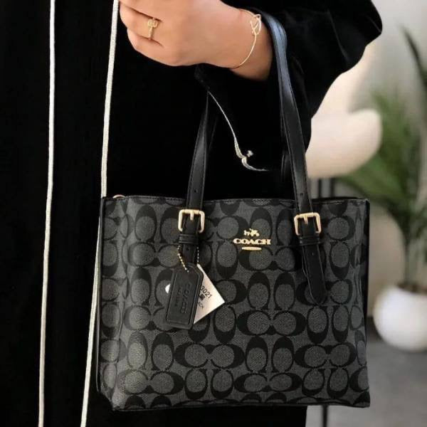 COACH 
GOOD QUALITY 
95 dhs🇦🇪
WITH BOX 
🎁🎁🎁
Zain28
♥️♥️♥️