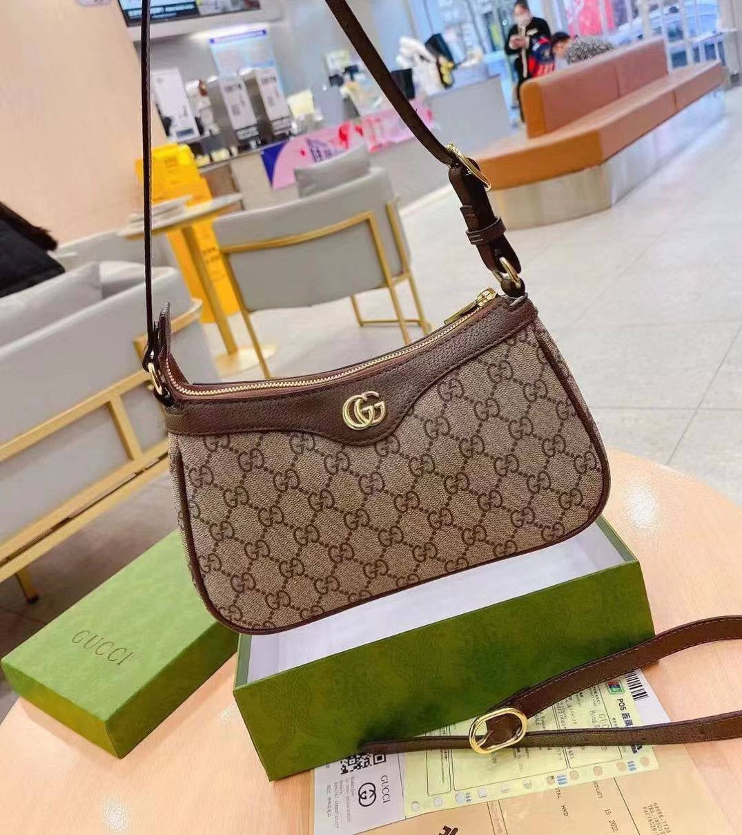 Gucci
80 dhs🇦🇪 
with box
🎁🎁🎁
Zain38
♥️♥️♥️