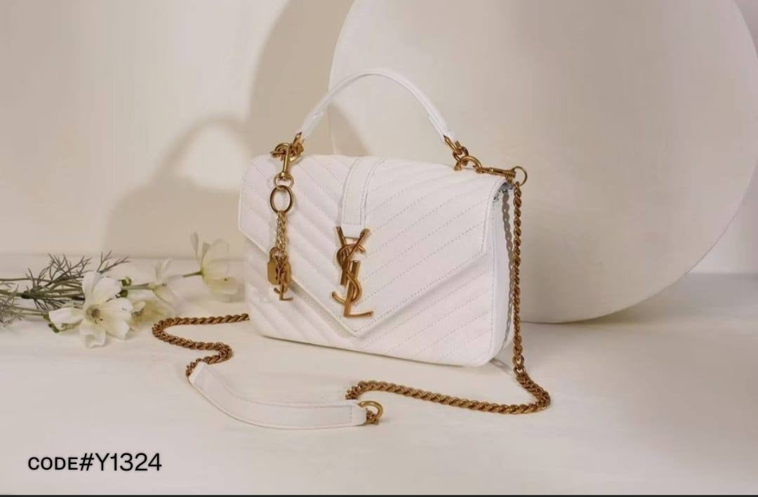 YSL - ʏᴠᴇs sᴀɪɴᴛ ʟᴀᴜʀᴀɴᴛ
ᴄᴏʟʟᴇɢᴇ  ᴍᴇᴅɪᴜᴍ ʙᴀɢ ǫᴜɪʟᴛᴇᴅ ʟᴇᴀᴛʜᴇʀ
ɢᴏʟᴅ ʟᴀᴄᴇ ʜᴀʀᴅᴡᴀʀᴇ
sɪᴢᴇ : 23 x 7 x 14 cm
ᴡɪᴛʜ BOX
🎁🎁🎁
95 dhs🇦🇪
Zain31
♥️♥️♥️