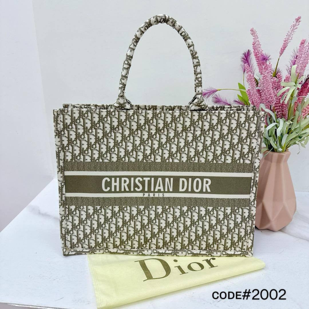 Dior
ʜᴀɴᴅᴄᴀʀʀʏ ʙᴏᴏᴋᴛᴏᴛᴇ
  •ᴢɪᴘᴘᴇʀ ᴛʏᴘᴇ
  •ᴄᴀɴᴠᴀss ᴍᴀᴛᴇʀɪᴀʟ
sɪᴢᴇ : 41 cm
70 dhs🇦🇪
Zain31
♥️♥️♥️