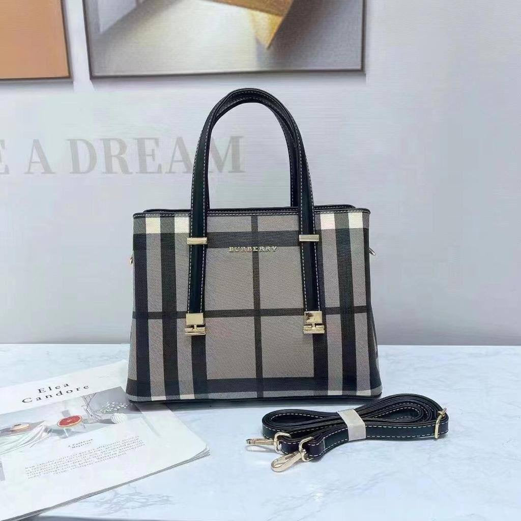 Burberry 
95 dhs🇦🇪
Zain253
♥️♥️♥️