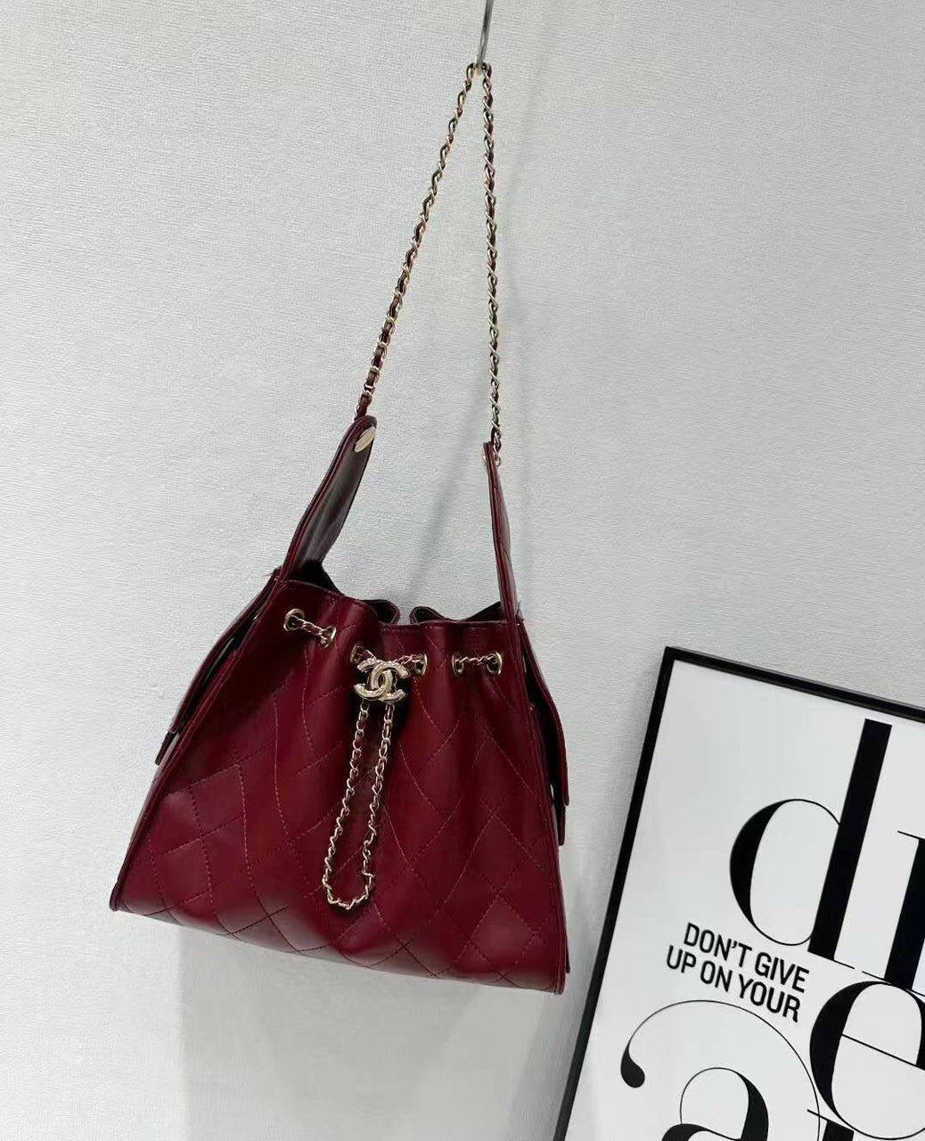 Chanel 
130 dhs🇦🇪
size 28×13×35cm
Zain42
♥️♥️♥️