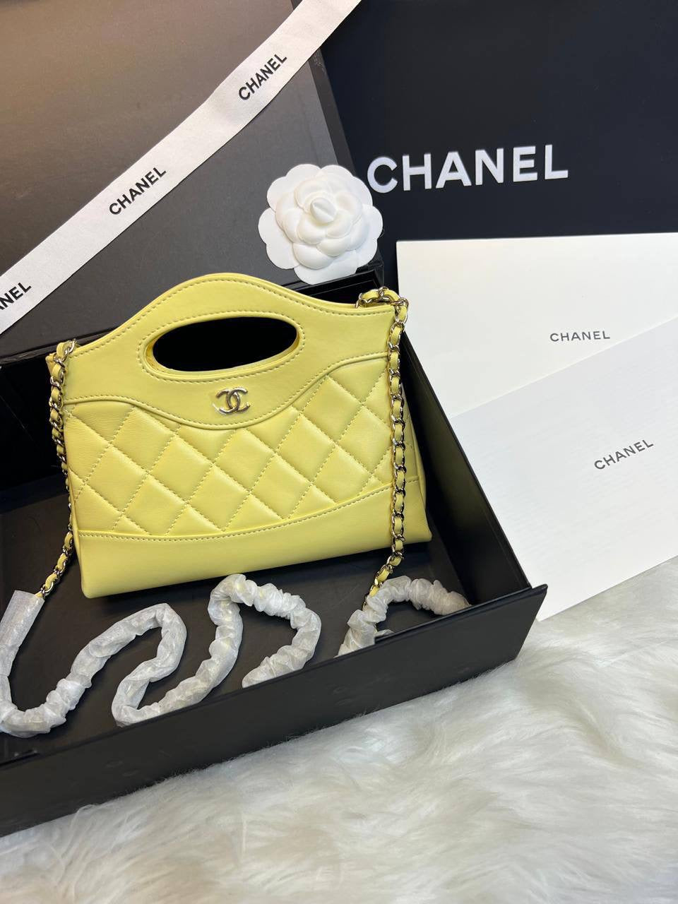 CHANEL 💕💕✨
Super master quality 🔥🔥
Available ✨💕💕
With full packing 📦🎀
For Price 👇 WTSP Text Zain 0568585901
Zain252
♥️♥️♥️