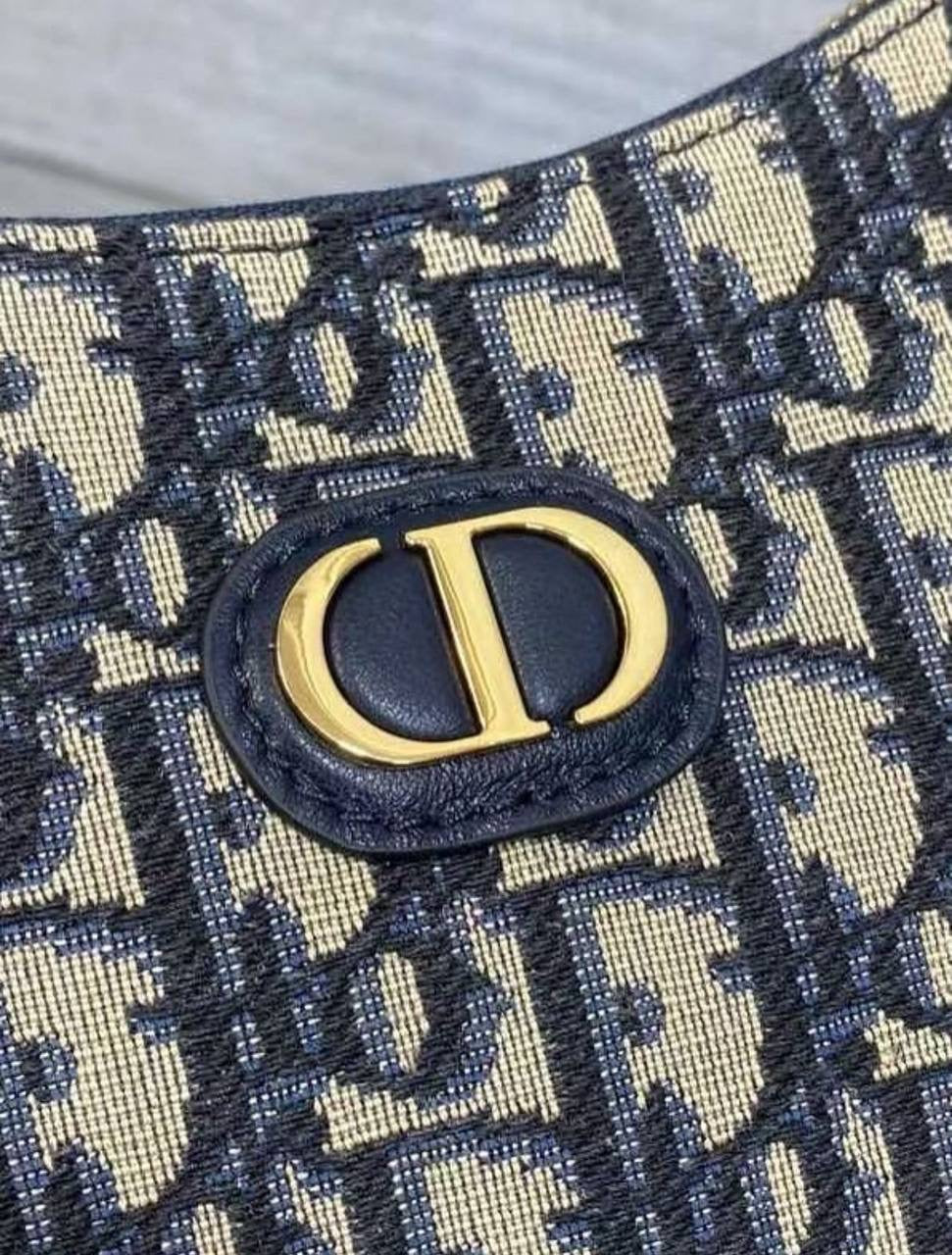 DIOR 
Master
19CM 
270 dhs🇦🇪
Zain131
♥️♥️♥️