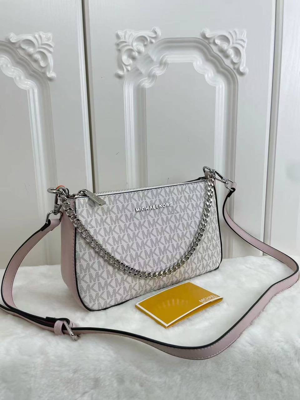 MK
90 dhs🇦🇪
with box
🎁🎁🎁
Zain114
♥️♥️♥️