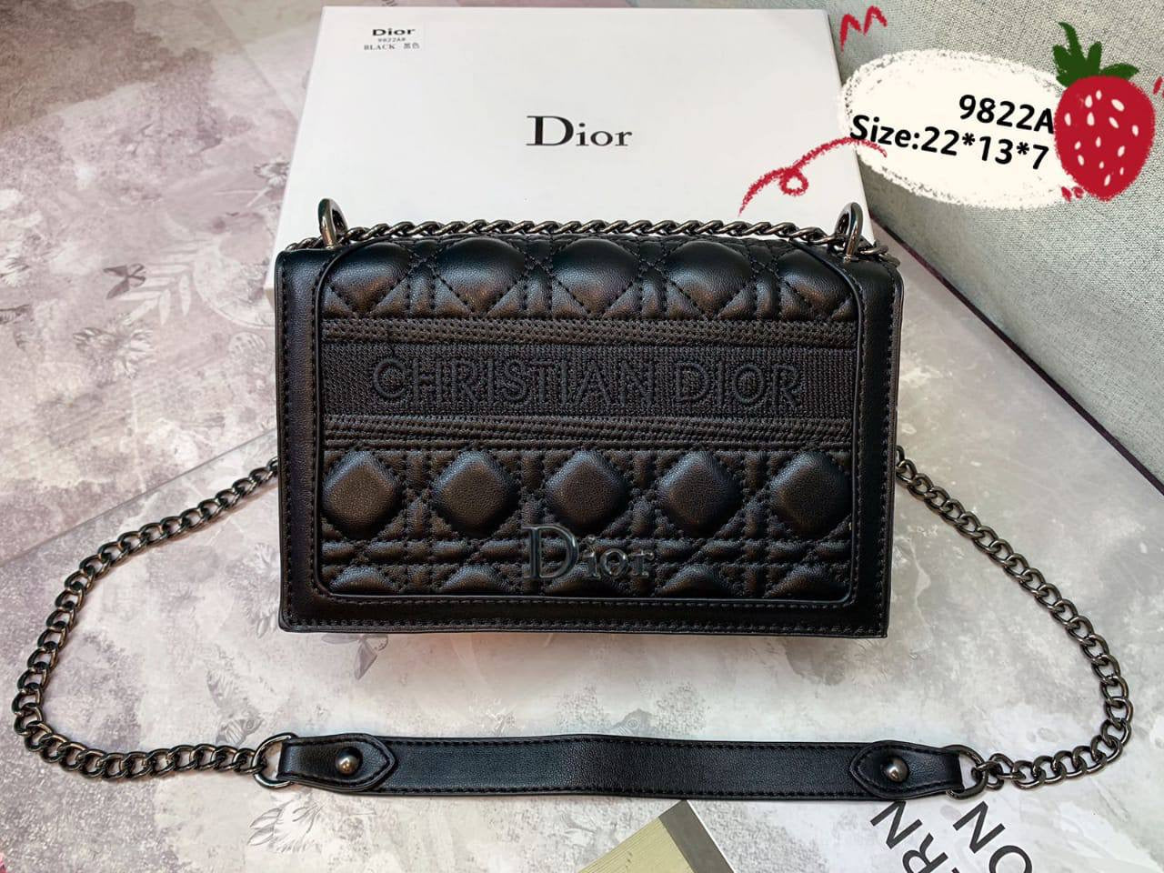 Chanel
with box
105 dhs🪙
Zain46
❤️❤️❤️