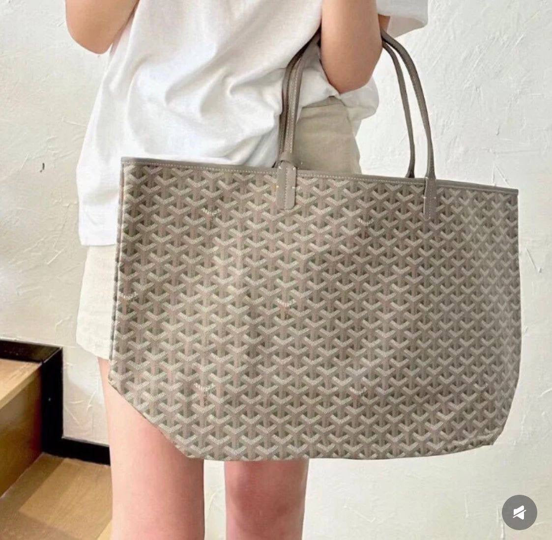 Goyard
good quality, 
size 45* 26 cm 
85 dhs🇦🇪
Zain12
♥️♥️♥️