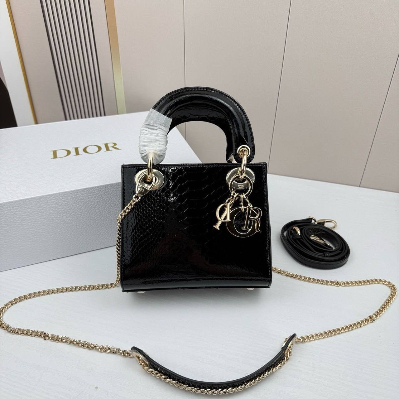 Dior Master
300 dhs🇦🇪
With box
🎁🎁🎁
#17cm
Zain228
♥️♥️♥️