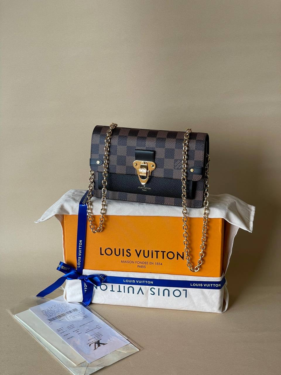 Louis vuitton
Master +++++
*20 cm*
*AVAILABLE NOW*
For Price 👇 WTSP Text Zain 0568585901
Zain257
♥️♥️♥️
