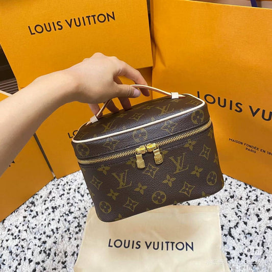 LV nice mini
Size :19 * 13 cm
100 dhs🇦🇪
with box 🎁
Zain115
♥️♥️♥️