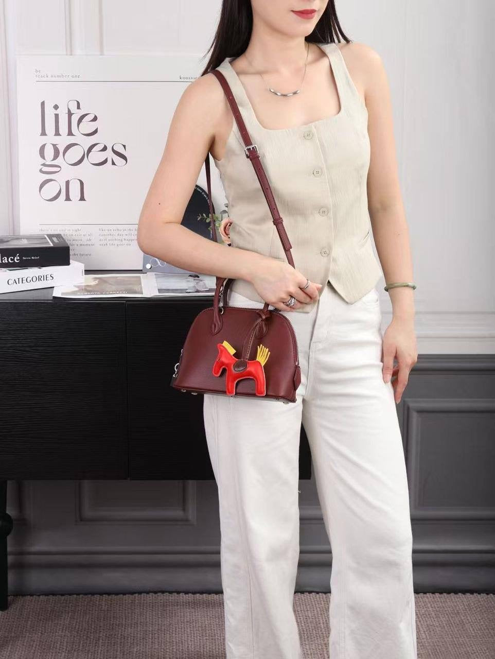 Hermes Bolide 20
Size: 20 * 13 cm
95 dhs🇦🇪
with box🎁
Zain115
♥️♥️♥️