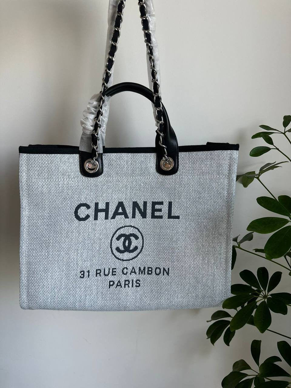 CHANEL MASTER
*38 Cm*
*AVAILABLE NOW*
For Price 👇 WTSP Text Zain 0568585901
Zain257
♥️♥️♥️