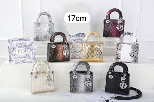 Lady Dior rare materials
Size : 17 * 14 * 7 cm
120 dhs🇦🇪
with box 🎁
Zain115
♥️♥️♥️
