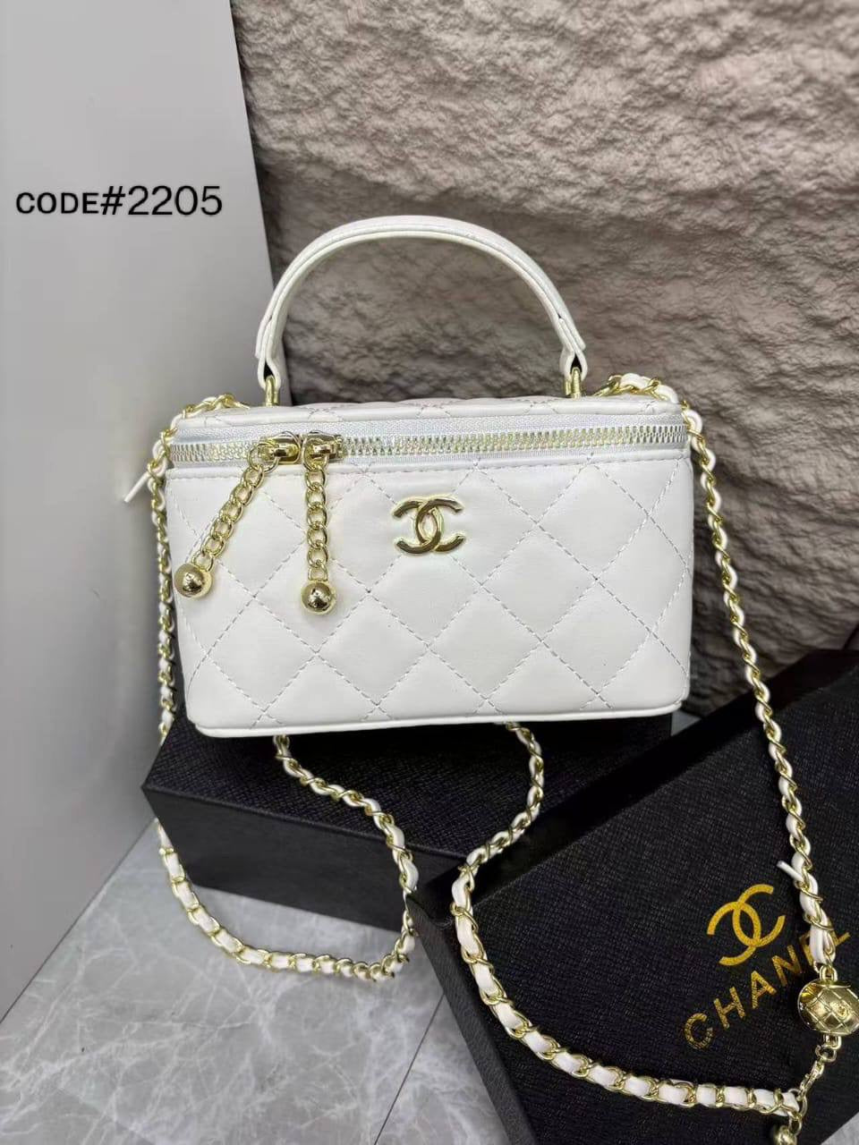 Chanel VANITY
ᴛᴏᴘ ʜᴀɴᴅʟᴇ ʙᴀɢ
ᴍᴀᴛᴛᴇ ʟᴇᴀᴛʜᴇʀ ᴍᴀᴛᴇʀɪᴀʟ
ɢᴏʟᴅ ʜᴀʀᴅᴡᴀʀᴇ ʟᴏɴɢ ᴄʜᴀɪɴ
sɪᴢᴇ : 18.5 cm
ᴡɪᴛʜ BOX
🎁🎁🎁
70 dhs🇦🇪
Zain31
♥️♥️♥️