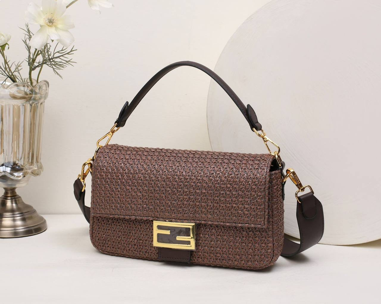FENDI 
NEW CAME GOOD QUALITY 
WITH BOX 
🎁🎁🎁
85 dhs🇦🇪
Zain39
♥️♥️♥️