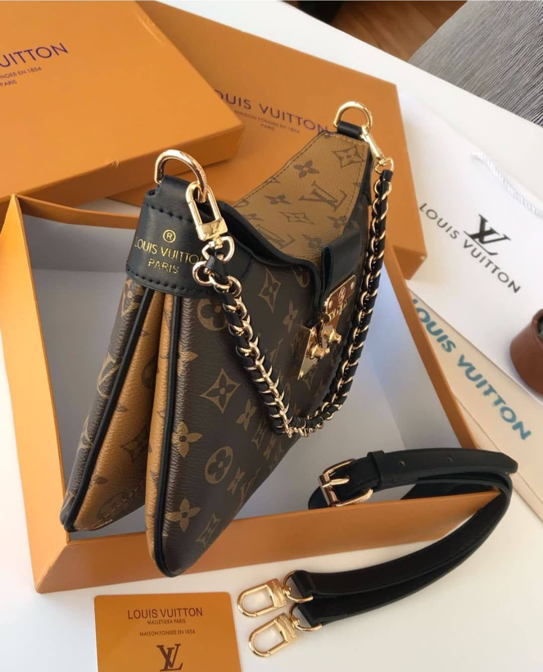 LV
ᴛᴡɪɴɴʏ MM ᴍᴏɴᴏɢʀᴀᴍ
ɢᴏʟᴅ ʜᴀʀᴅᴡᴀʀᴇ
sʜᴏᴜʟᴅᴇʀ sʟɪɴɢ ʙᴀɢ
sɪᴢᴇ : 27 cm
ᴡɪᴛʜ BOX
🎁🎁🎁
110 dhs🇦🇪
Zain31
♥️♥️♥️