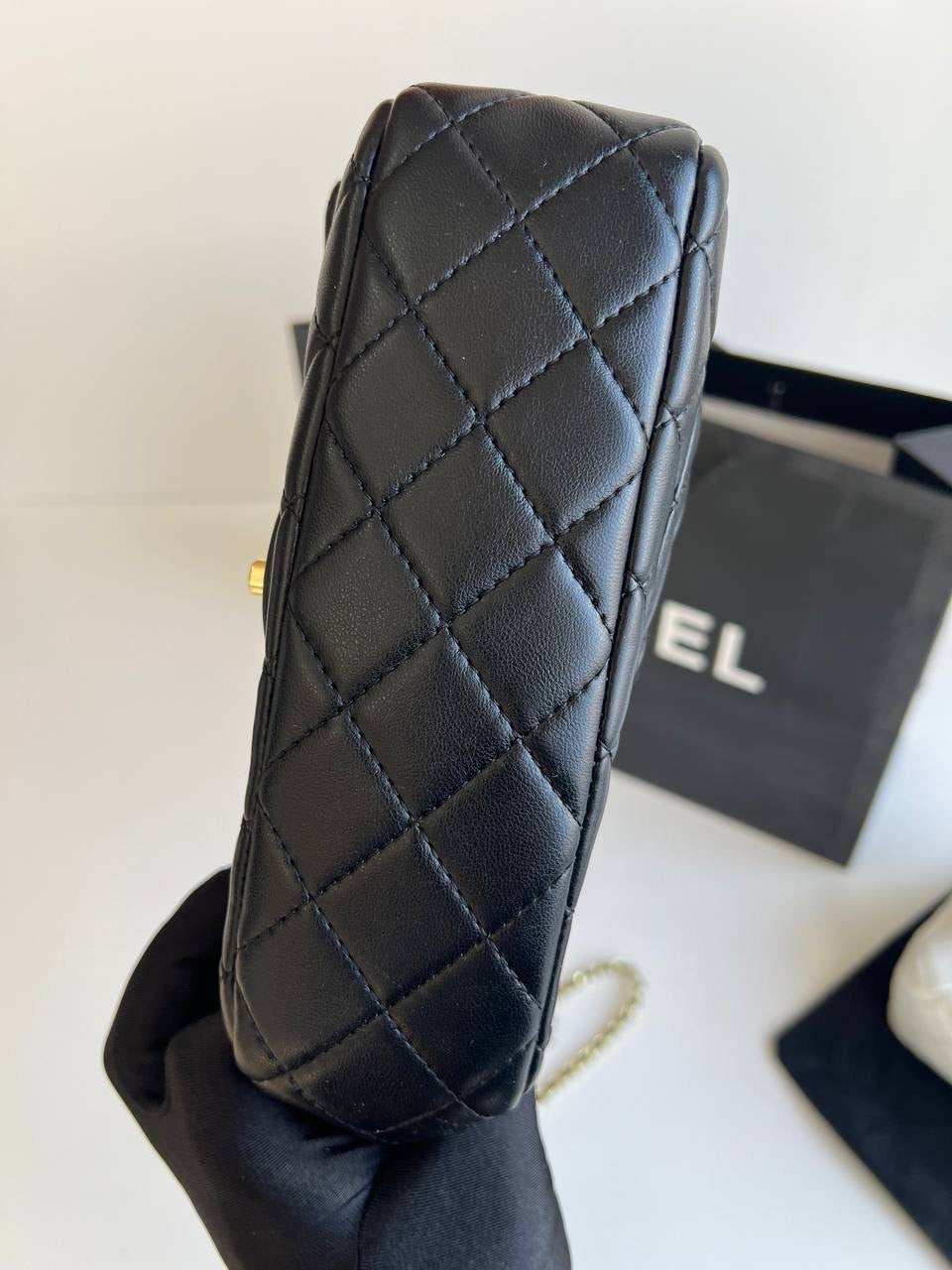 Chanel
Good Quality bag 
with box 
🎁🎁🎁
120 dhs🇦🇪
Zain117
♥️♥️♥️