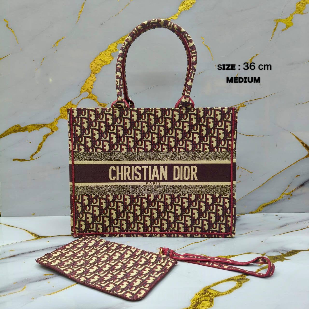 CHRISTIAN DIOR
ʙᴏᴏᴋᴛᴏᴛᴇ ʙᴀɢ
ᴇᴍʙʀᴏɪᴅᴇᴅ ᴄᴀɴᴠᴀss ᴍᴀᴛᴇʀɪᴀʟ
NO BOX INCLUDE
SIZE : 36 cm
90 dhs🇦🇪
SIZE : 41 cm 
95 dhs🇦🇪
Zain31
♥️♥️♥️