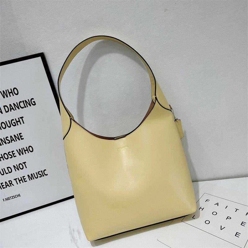 COACH 
NEW CAME 
GOOD QUALITY 
85 dhs🇦🇪
Zain39
♥️♥️♥️